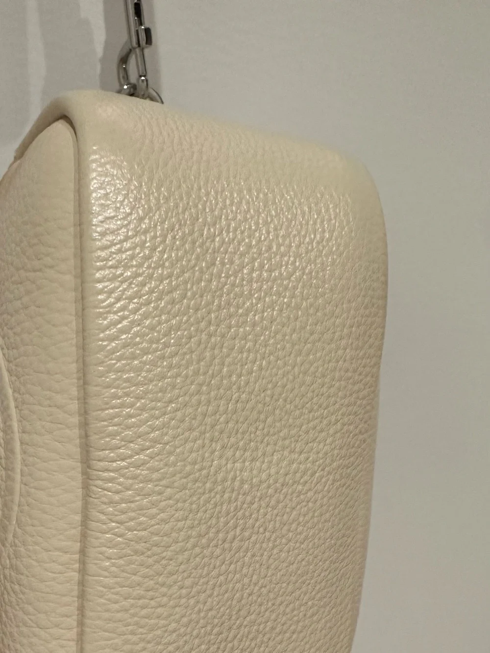 Tory Burch Perry Bombe Mini Shoulder Camera Bag in Cream White , Yellow Strap